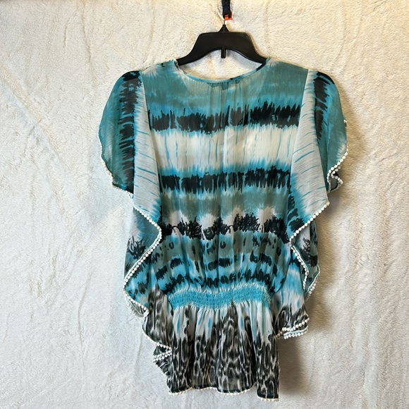 Butterfly style top.  100% Polyester - Picture 2 of 3